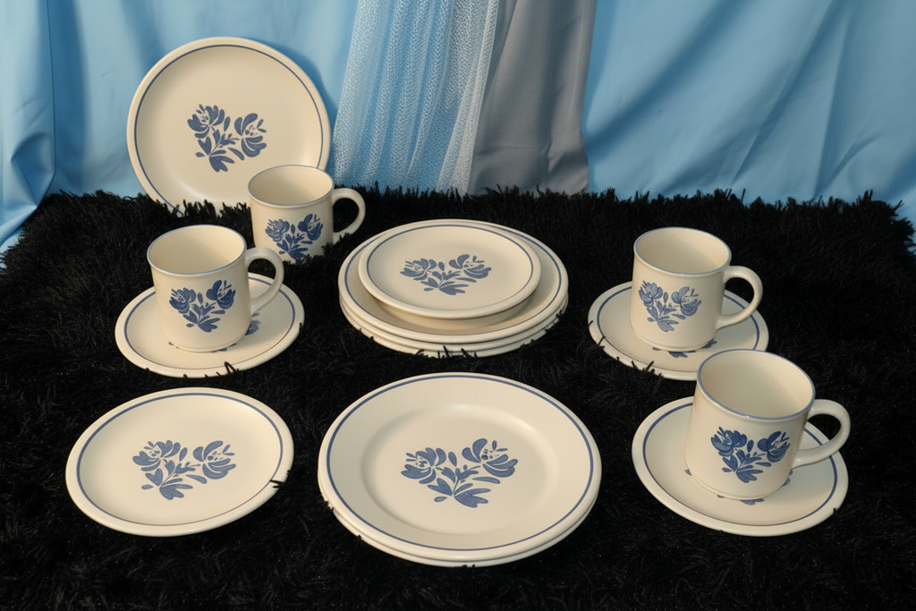 Vintage Pfaltzgraff Yorktowne 30-Piece Stoneware Dinnerware Set
