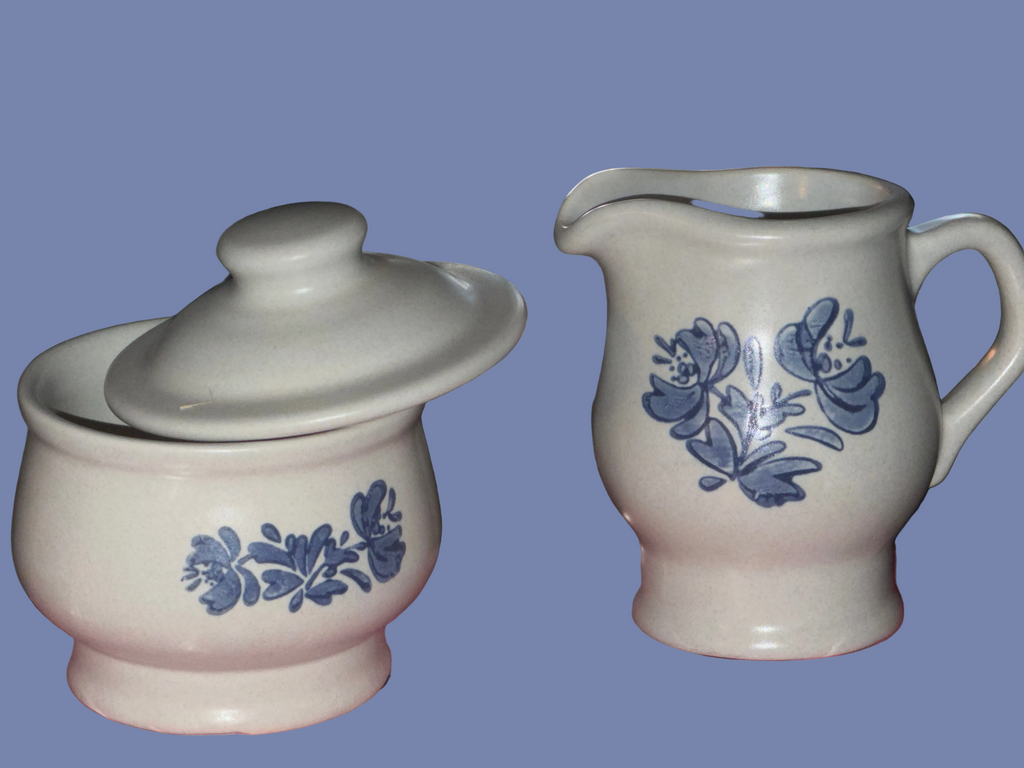 Vintage Pfaltzgraff Yorktowne 30-Piece Stoneware Dinnerware Set